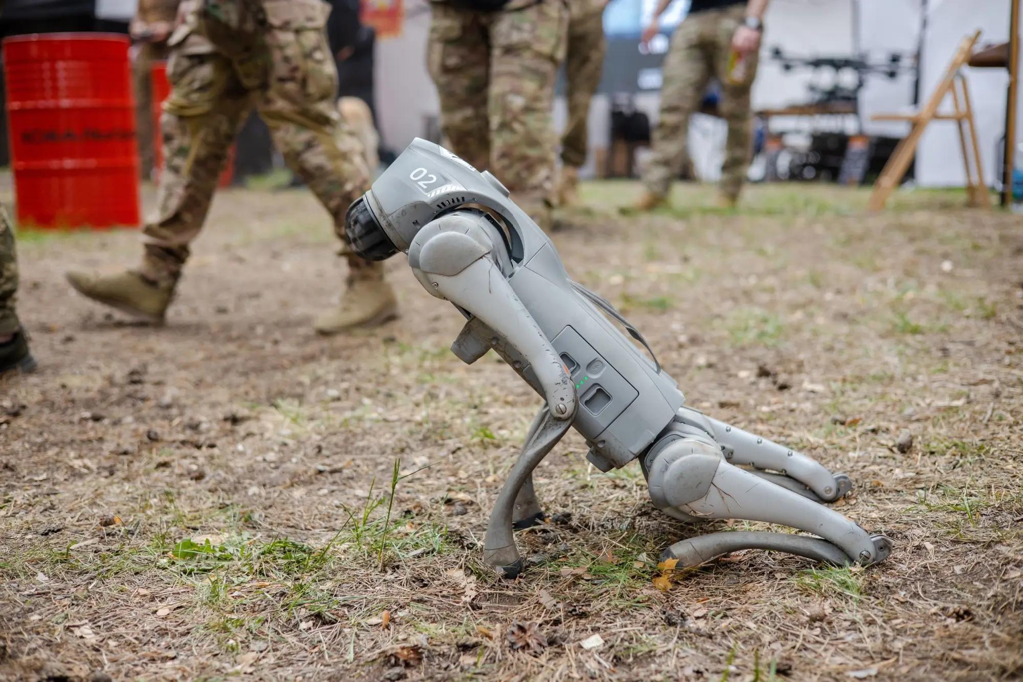 Vojenský robotický pes používaný ve válce na Ukrajině