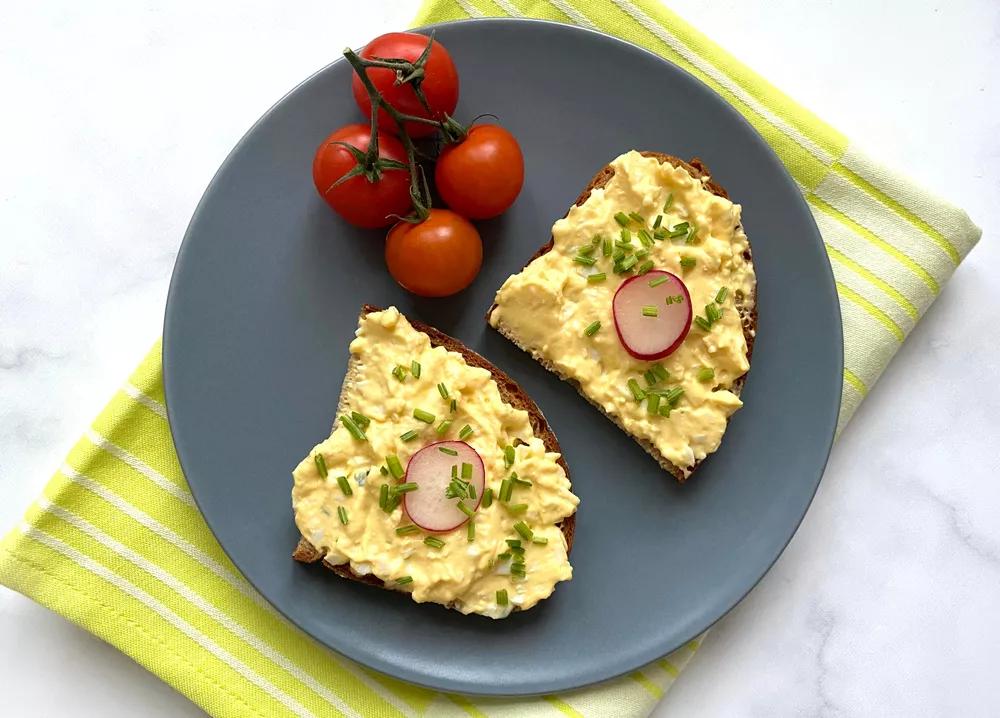 Chléb s vajíčkovou pomazánkou