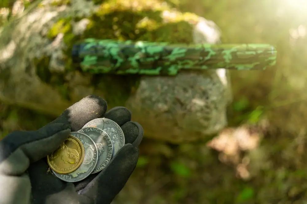 Muž na obyčejné procházce našel poklad