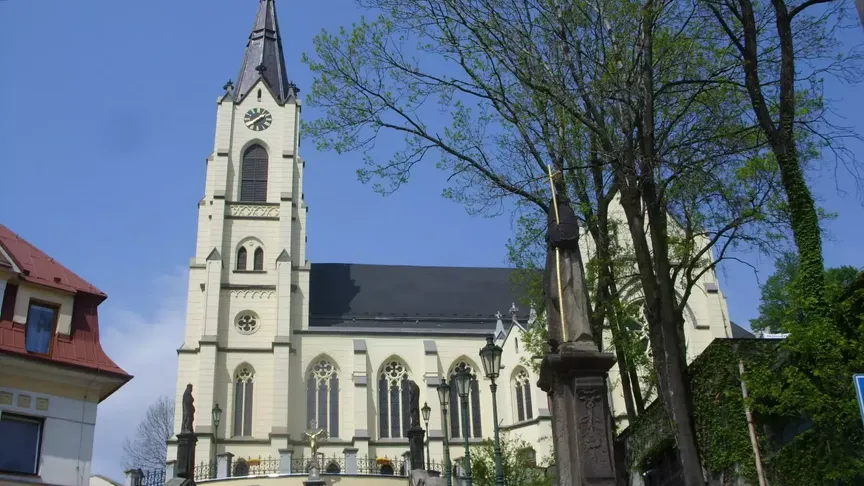 Novogotický kostel u Starého náměstí v Orlové