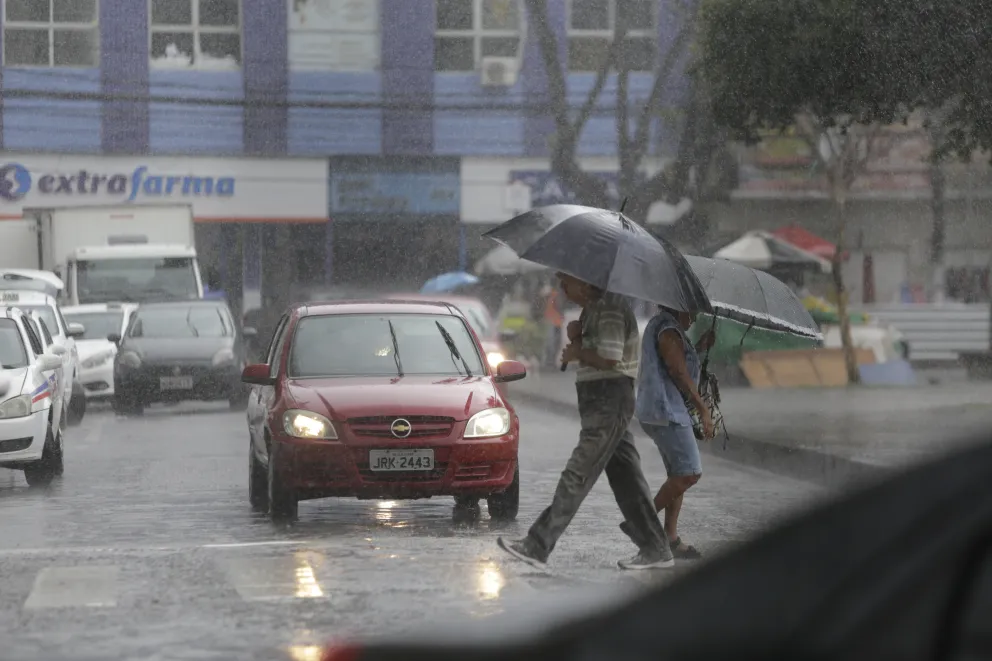 Silné bouře naberou na síle. Meteorologové znovu zasahují, varování se rozšiřuje.
