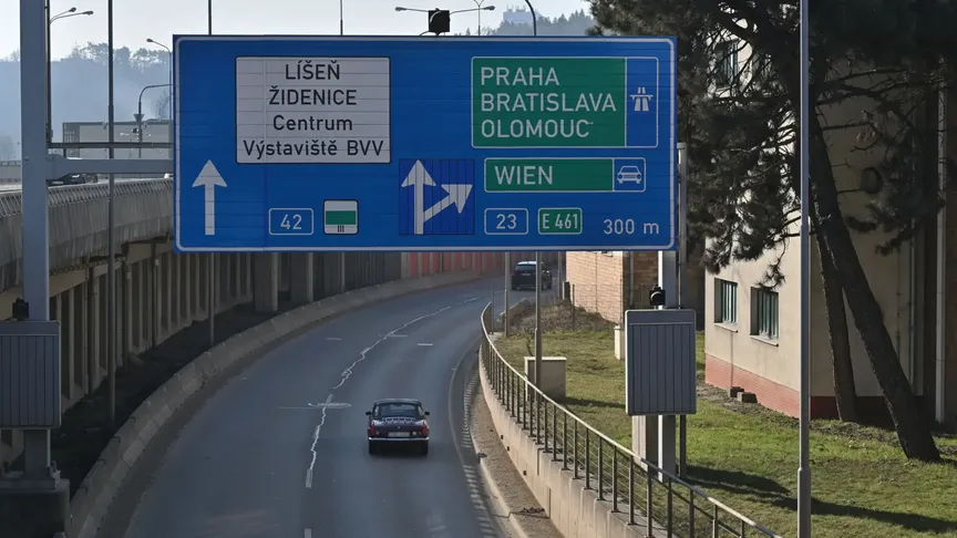značka na dálnici