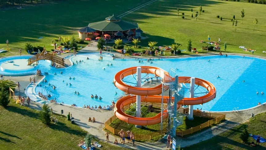 Maďarské termální lázně, které jsou téměř nové.