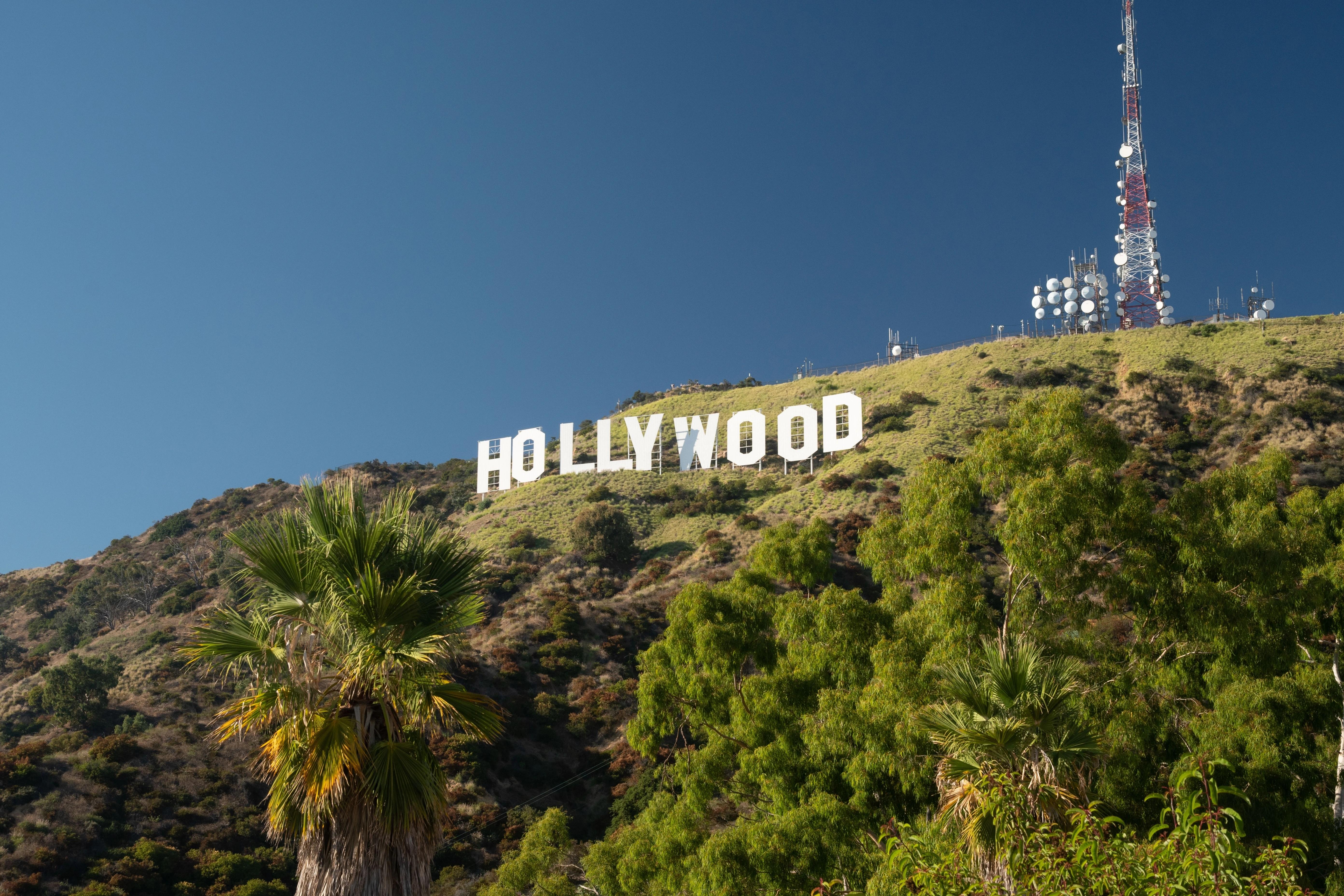 Ikonický nápis označující Hollywood.