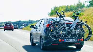 Polsko láká na letní dobrodružství: Češi míří k moři i do hor, letos je ale čeká nečekaná past na silnicích.