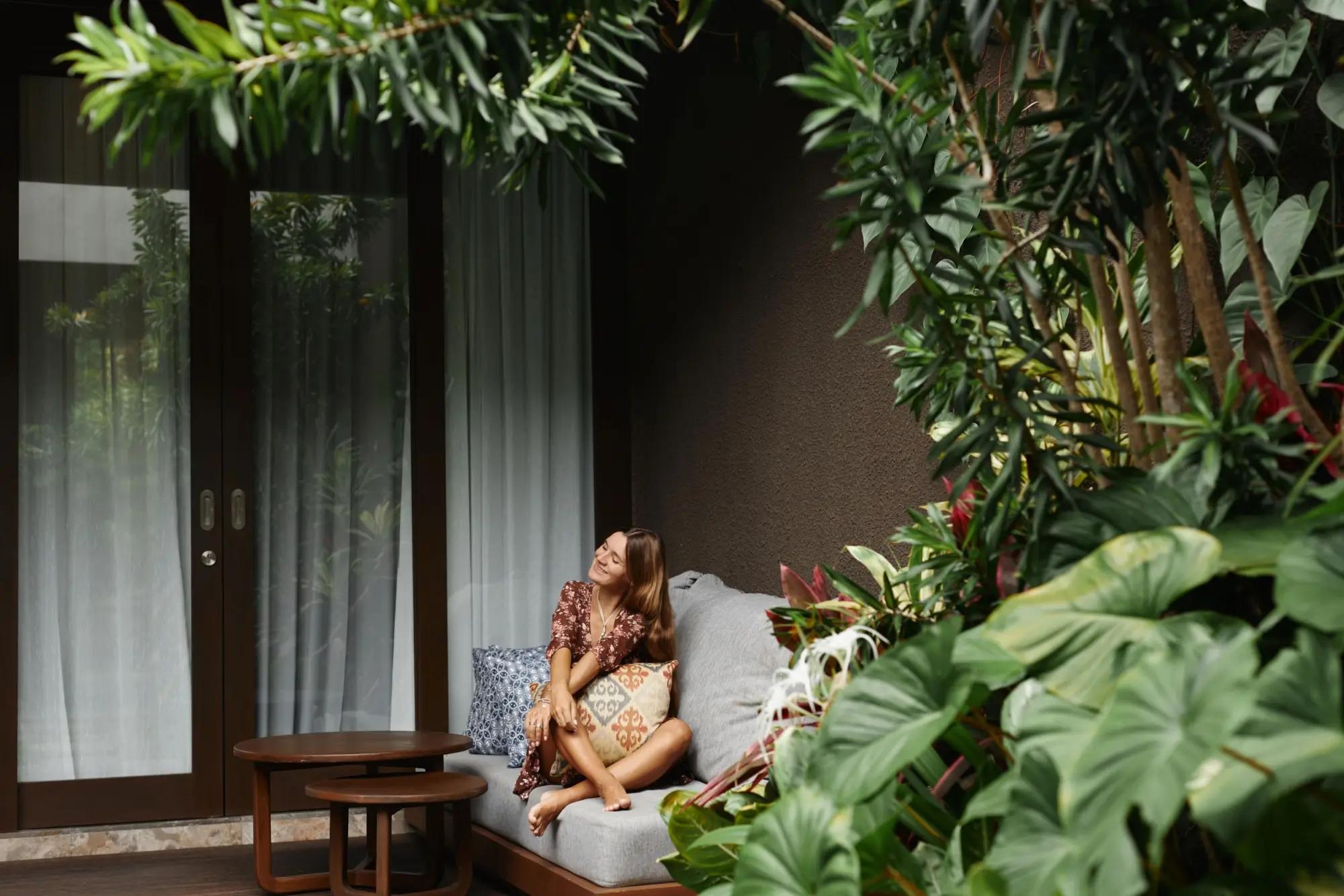 Žena na exotické dovolené