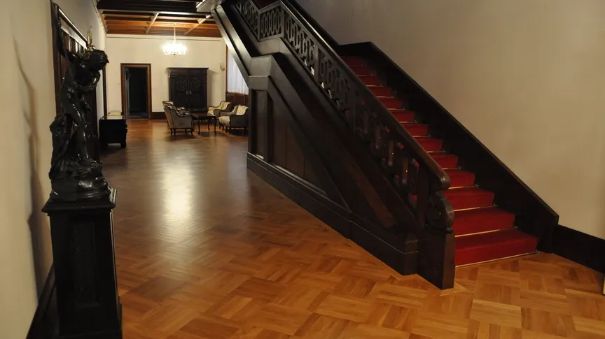 Prostředí vily je zajímavé.