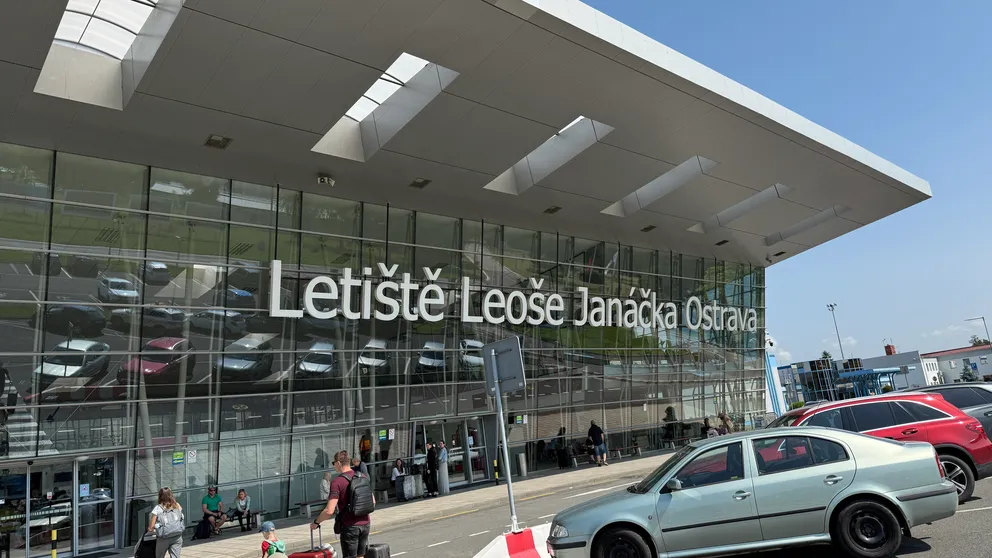 Ostravské letiště praská ve švech. Nápor cestující je znát v odbavovací hale.