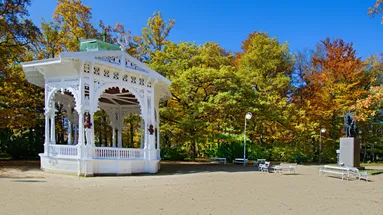 Z lázní rovnou do divočiny. Karlovarsko láká na zážitky, které jinde v Česku nenajdete.