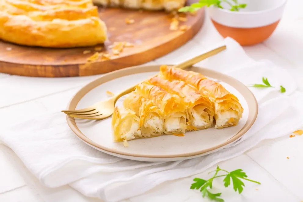 Burek plněný feta sýrem.