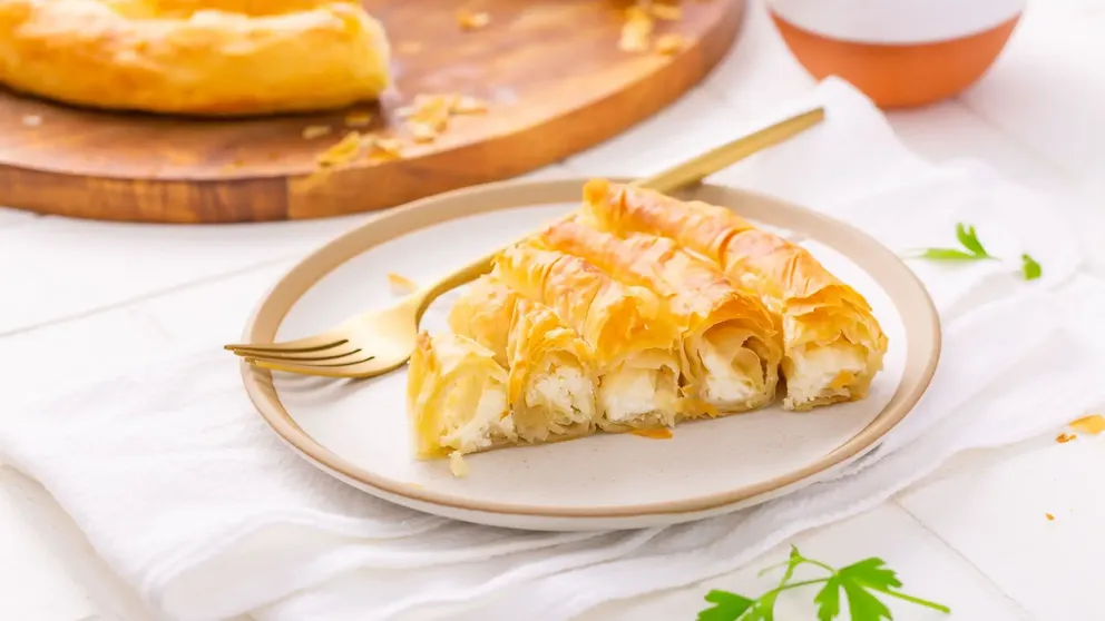 Burek plněný feta sýrem.