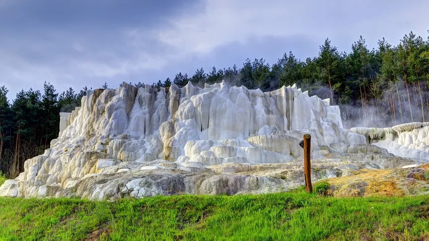 Vápencové složení vody, které má blahodárné účinky.