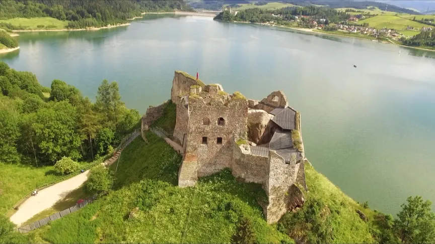 Při své cestě jsme narazili na tajemný hrad, který stojí za návštěvu.