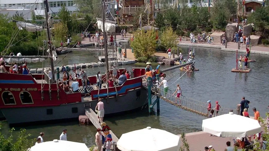 Funpark v blízkosti jezera přinese především malým dětem velkou zábavu.
