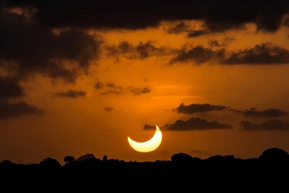 Zajímavé zatmění bude pozorovatelné i z Česka. Egyptskému Luxoru se to však nevyrovná.