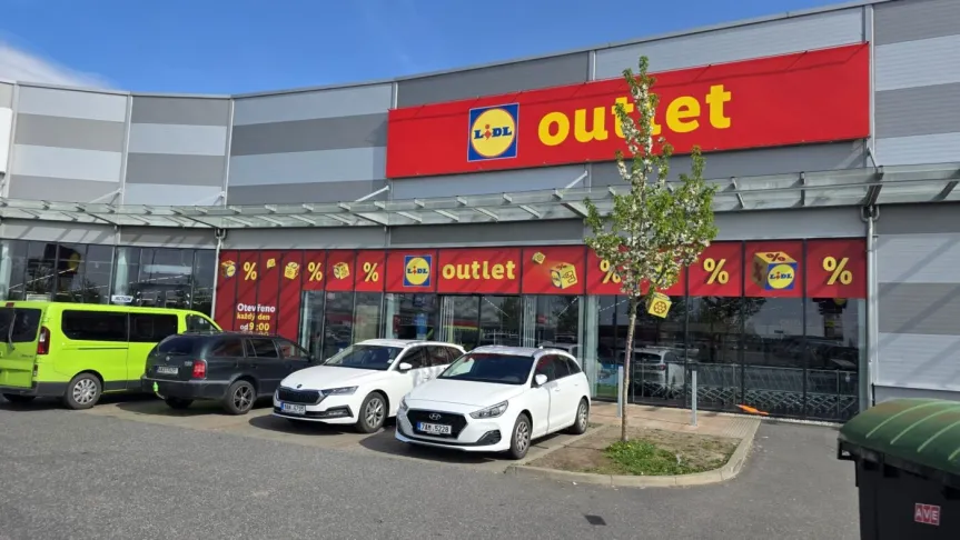 Lidl outlet otevřel v lednu svou první prodejnu v Praze. Po třech měsících ji zavírá.