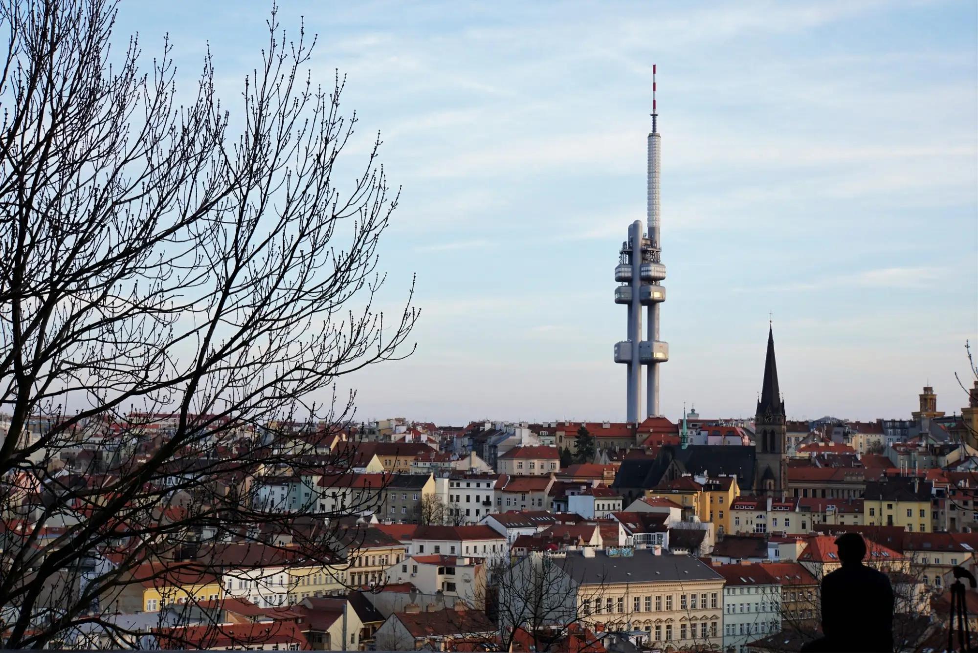 Pohled na Žižkov s vysílačem