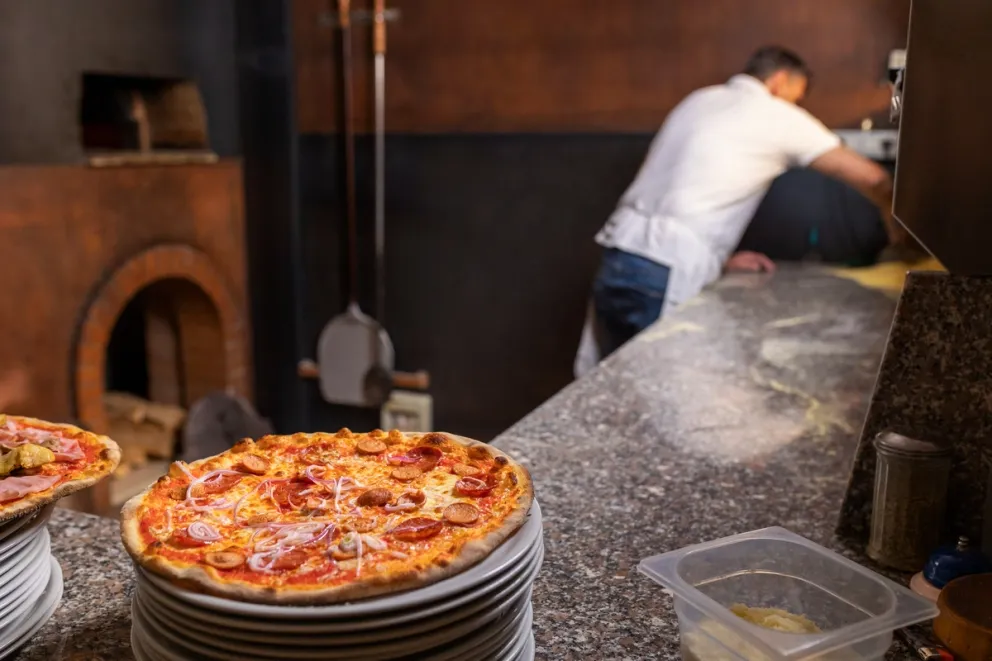 Anglická pizzerie účtuje astronomickou částku za pizzu.