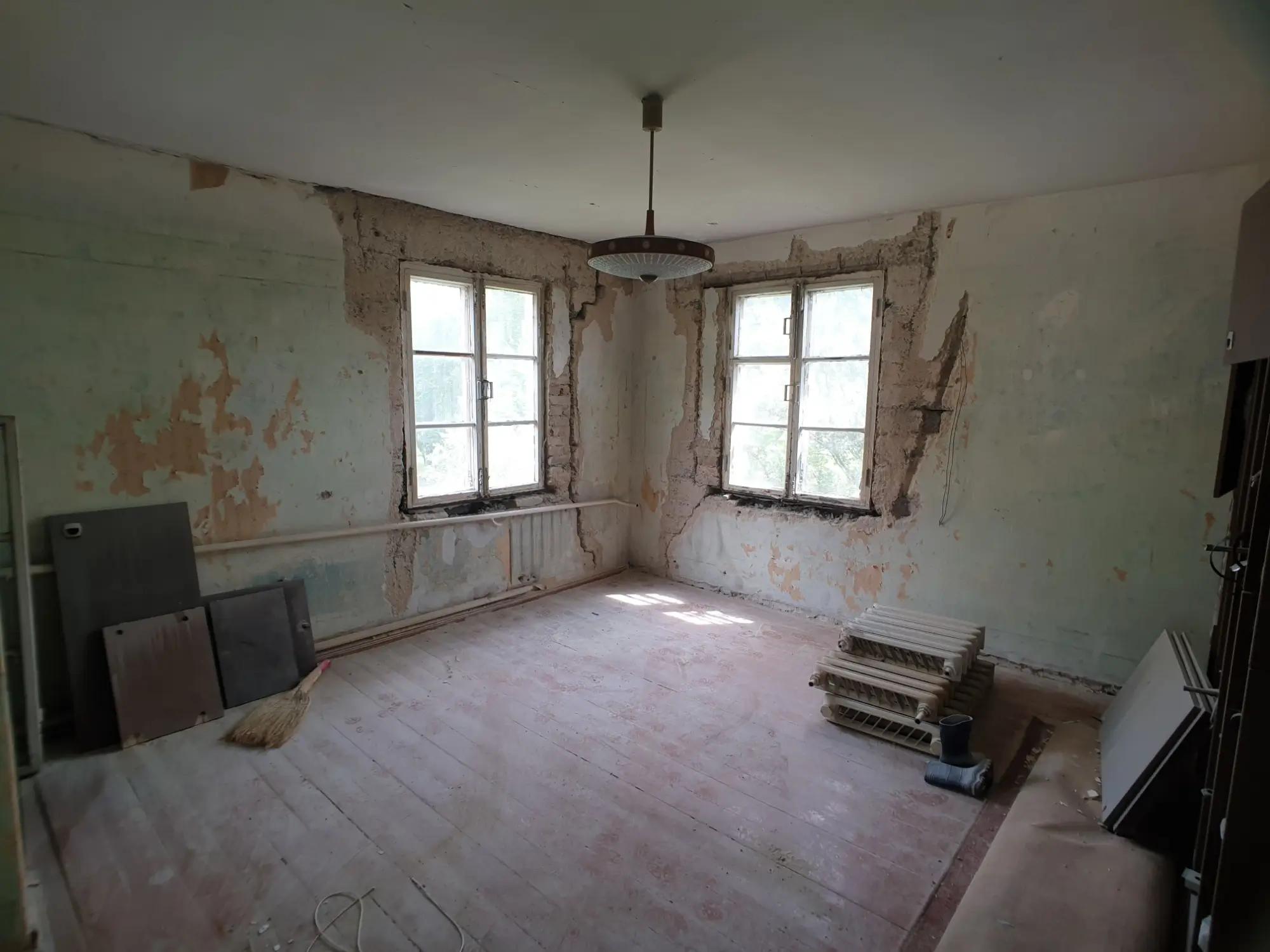 Místnost ve špatném stavu