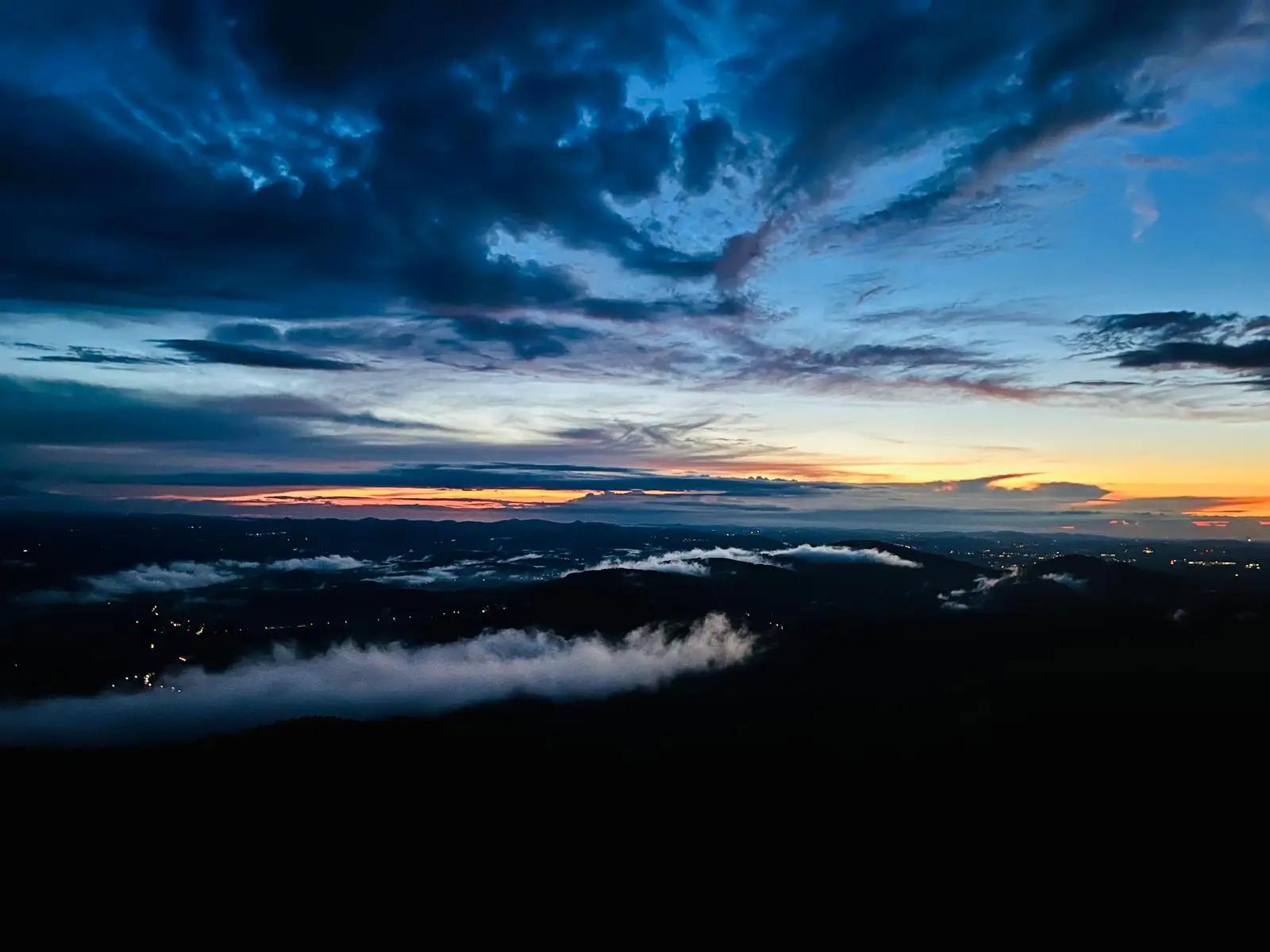 Dramatický západ slunce nad libereckou kotlinou