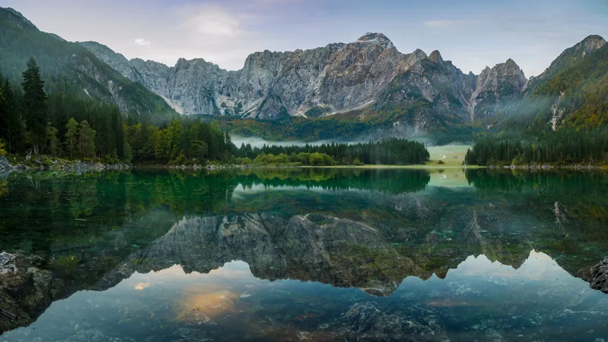 Zapomeňte na přeplněné pláže. Laghi di Fusine je letní hit, o kterém Češi zatím nemají tušení.
