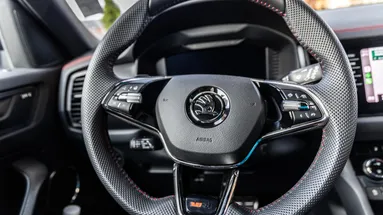 Nejoblíbenější aplikace Čechů v autě může v zahraničí vyjít draho, hrozí pokuty i zabavení vozu