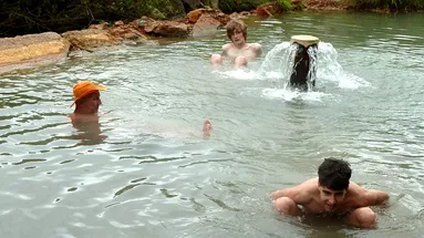 Důchodci míří do drahých lázní, ale skutečný relax čeká zdarma v přírodě. Stačí vědět, kam jet