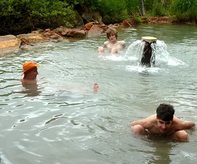 Zapomeňte na drahé lázně! Na tomto místě je termální voda zdarma Tady se můžete vykoupat zcela zdarma.