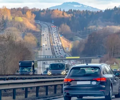 Chystáte se na hory? Tuhle dopravní značku nesmíte přehlédnout, jinak budete mít problémy Dopravní značky v zahraničí mohou být nebezpečné.