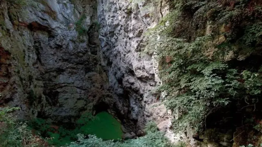 Pohled do Hranické propasti