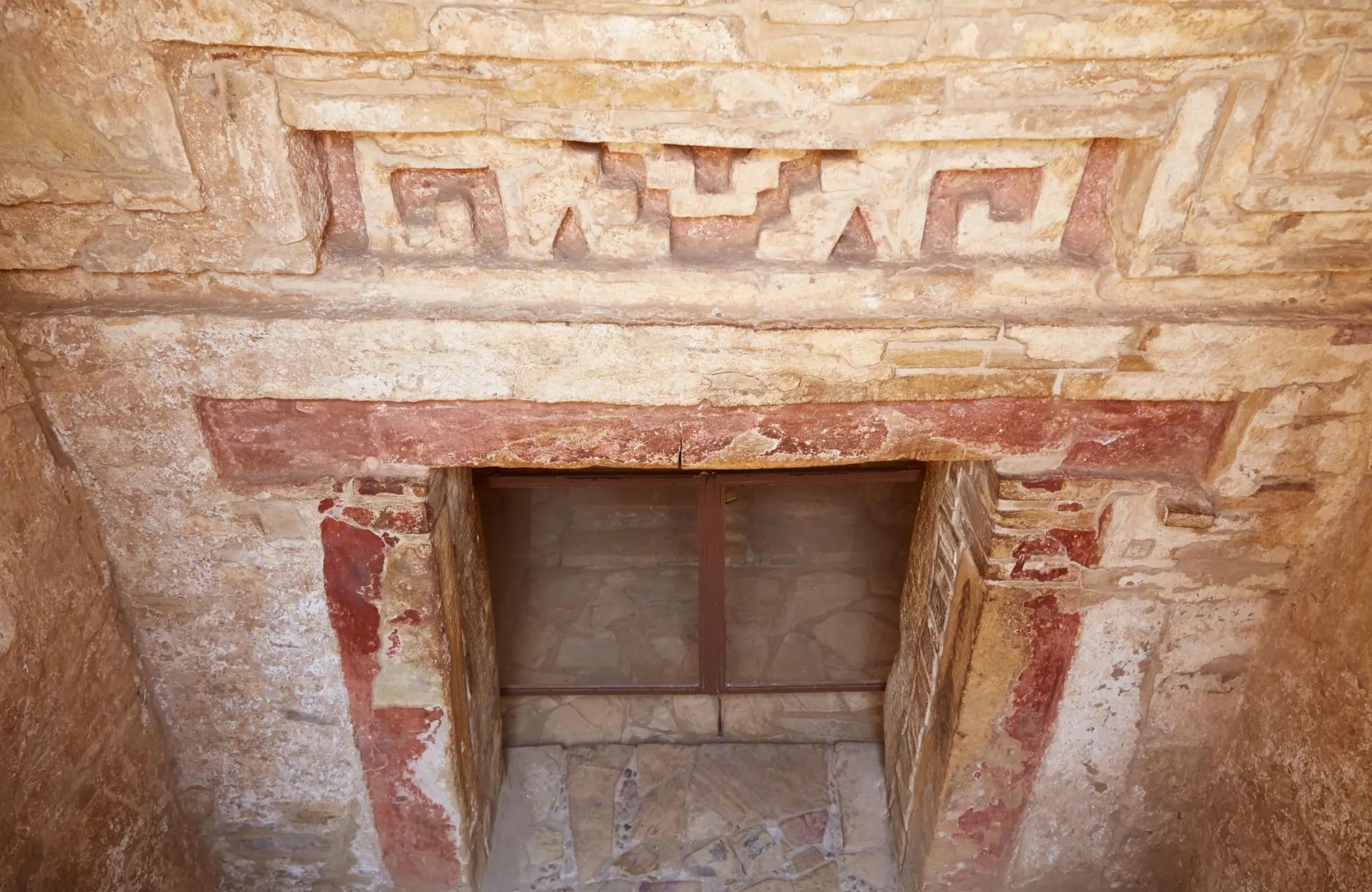 Hrobka stará 1 400 let ukrývá mnoho objevů