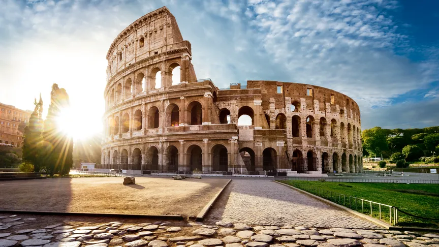 Řím je v posledních letech přelidněný turisty z celého světa.