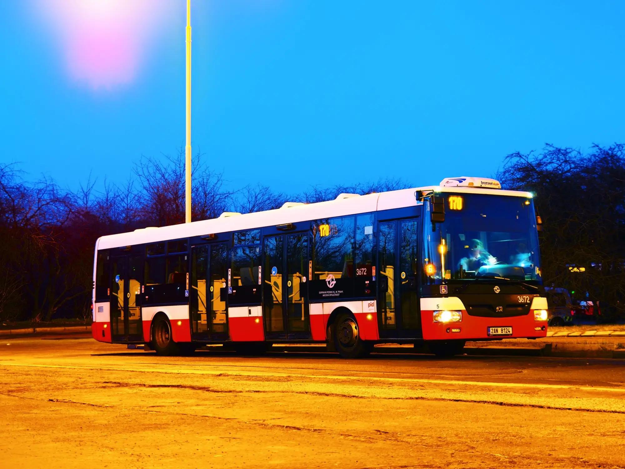 autobus v noci