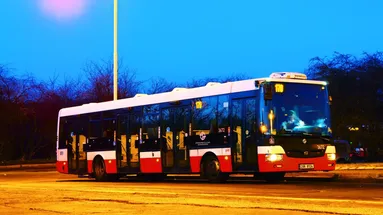 autobus v noci