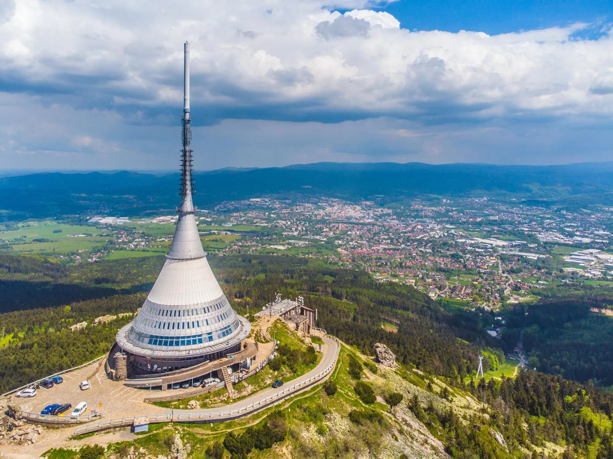 Hotel a vysílač Ještěd