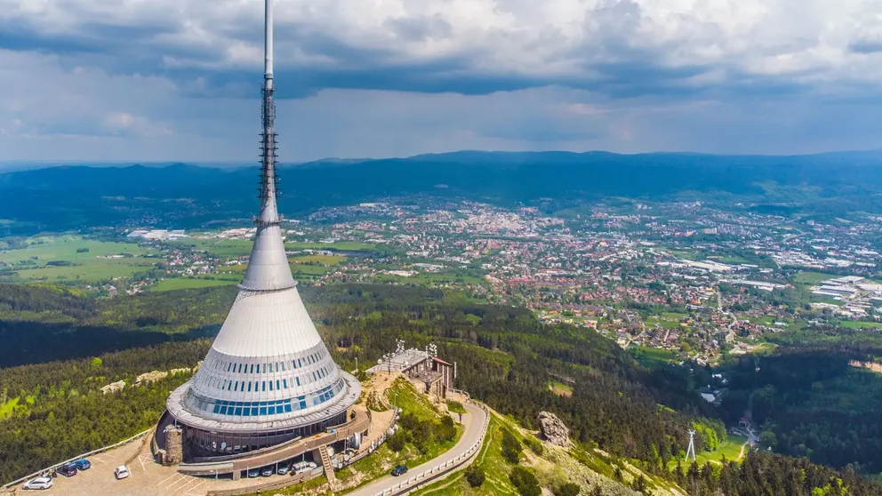Hotel a vysílač Ještěd