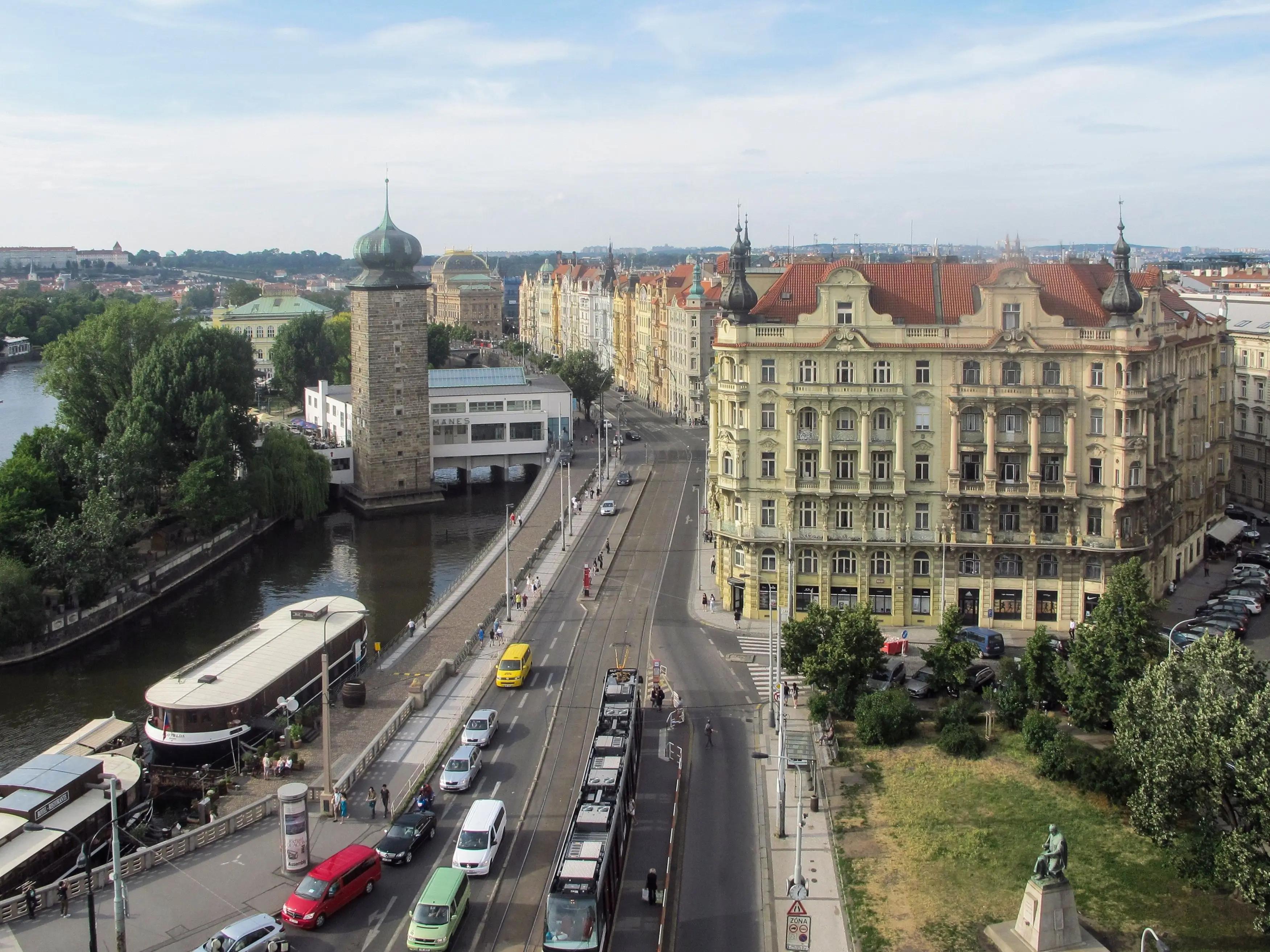 pohled na Mánes z Tančícího domu