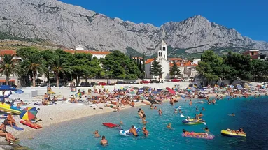 Češi, pozor! Tento jednoduchý trik vám může ušetřit tisíce na dovolené