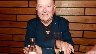 Tohle místo by mu záviděl i Hollywood. Petr Janda si ve Stříbrné Skalici postavil vilu snů s vlastním studiem.