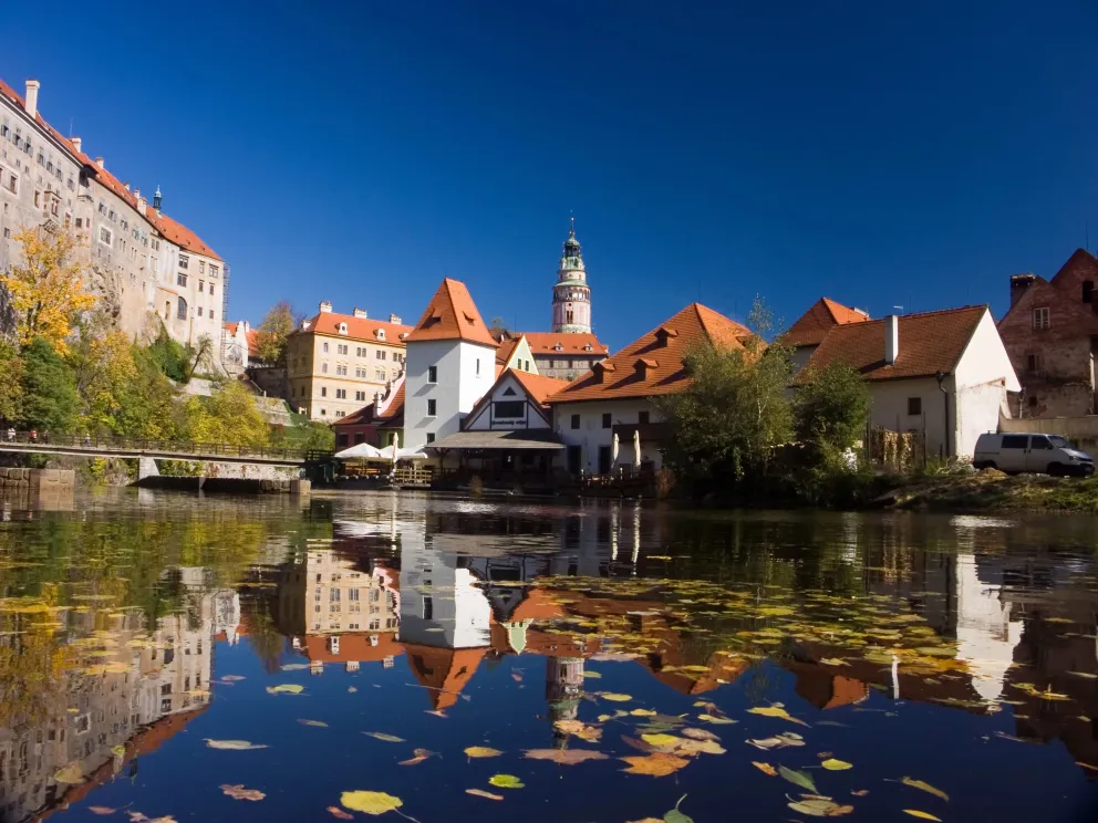 Dřív tu žili obyčejní lidé, dnes jen turisté s foťáky. Krumlov mění tvář a Čechům zůstaly jen vzpomínky