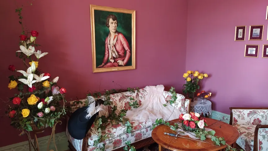 Vila má krásné a zachované prostory.