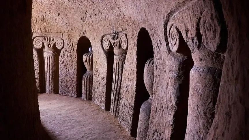 Detail na dílo muže v Arinj