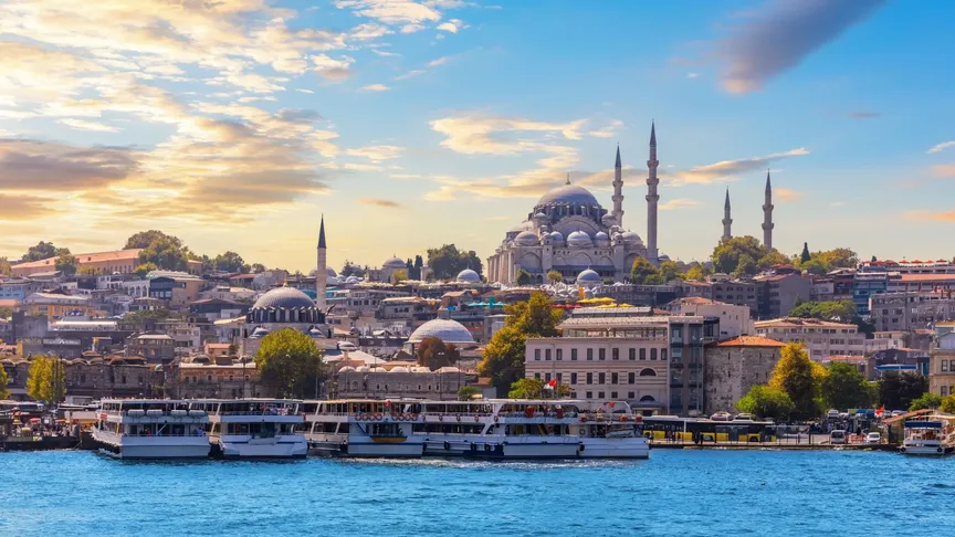 Panoramatický pohled na turecký Istanbul s chrámem Hagia Sofia