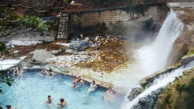 Řecké termální lázně stojí za návštěvu.