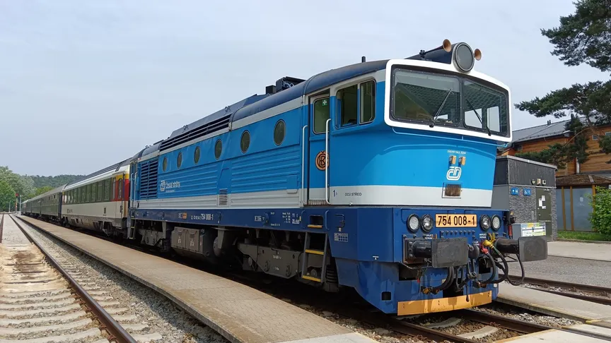 Zapomenutý kout Posázaví láká víc než slavné trasy. Kdo tu nebyl, neví, co je pravá česká pohoda a letní tajemství.