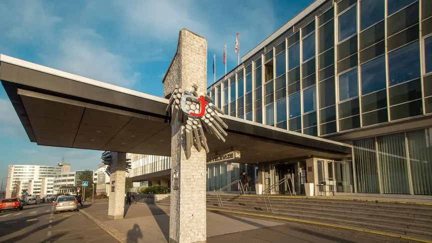hlavní vstup do budovy ČT na Kavčích horách