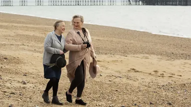 Senioři velmi často utíkají do zahraničí.