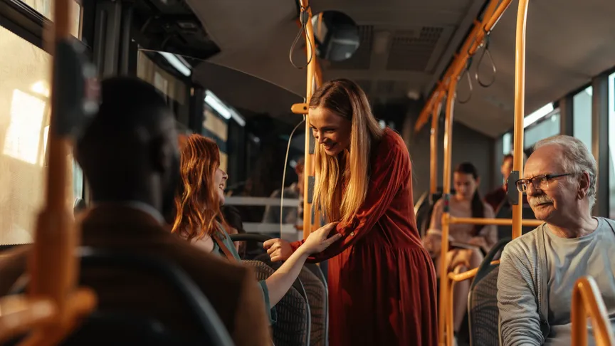 Cestující v autobuse