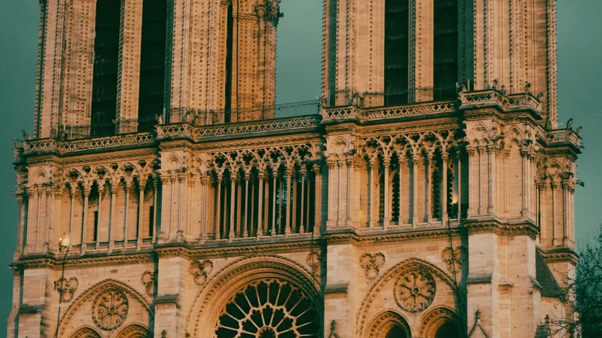 Katedrála Notre Dame se znovu otevře.