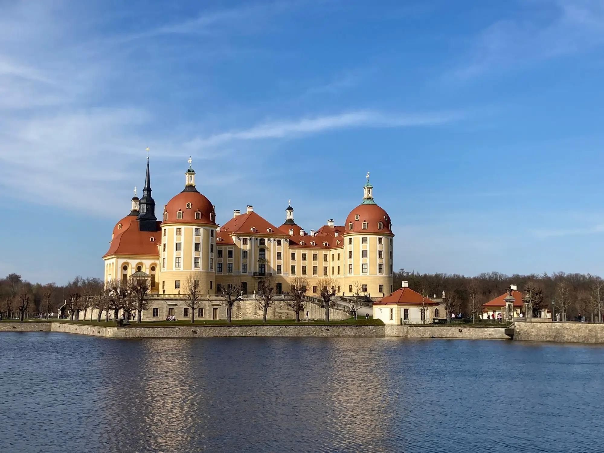 Zámek z Tří oříšků pro Popelku 